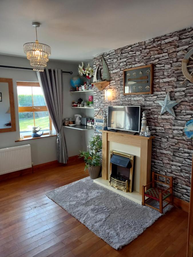 A New U Country Cottage Clynacartan Exterior photo